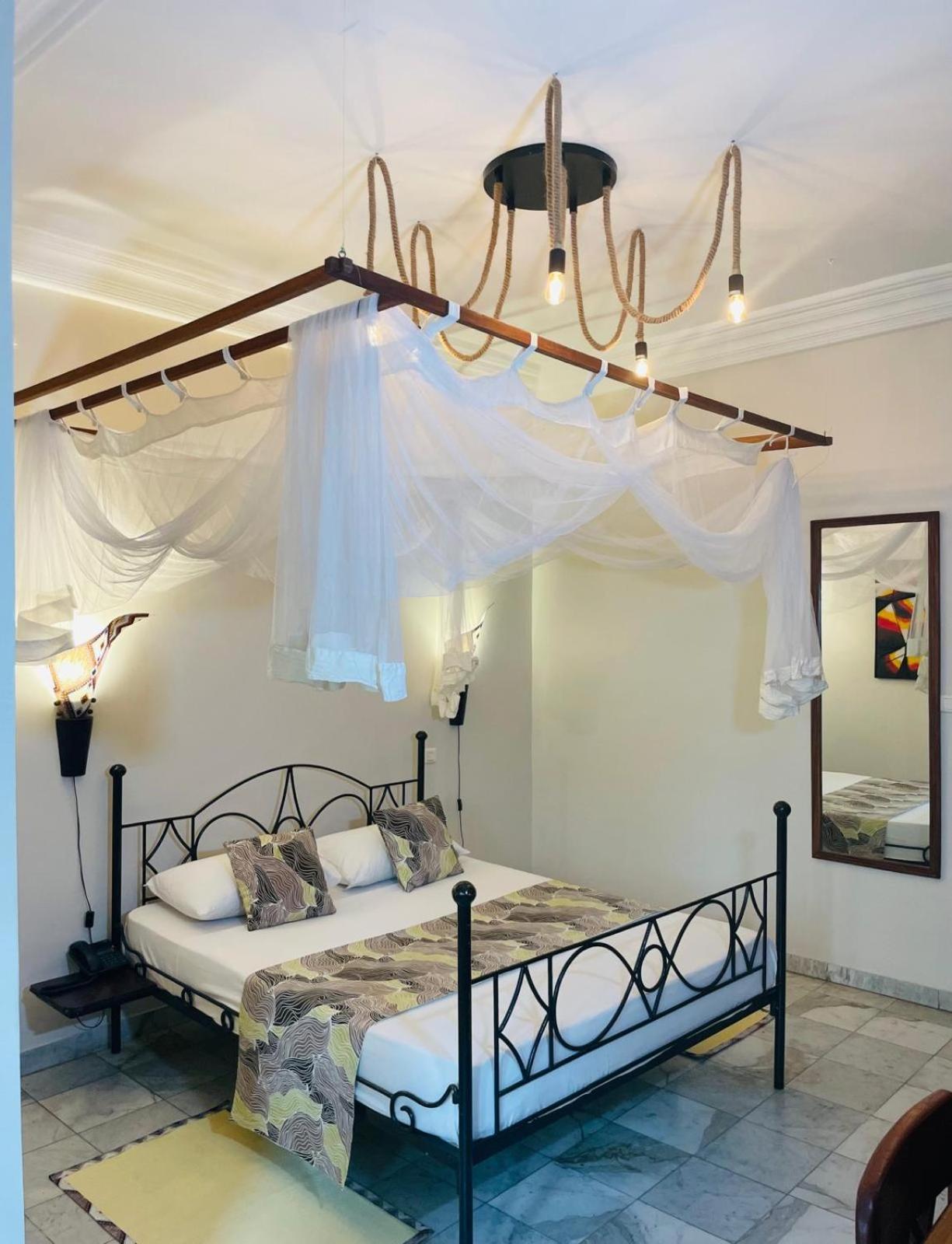 דקר Le Lodge Des Almadies מראה חיצוני תמונה